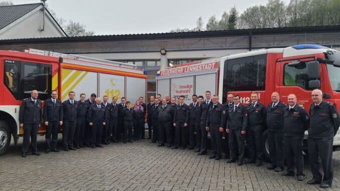 FW Drolshagen: Neue &quot;Maschinisten für Löschfahrzeuge&quot; im Kreis Olpe