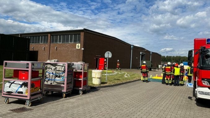 FW Dülmen: Auslaufender Gefahrstoff beschäftigt Feuerwehr rund 2,5 Stunden