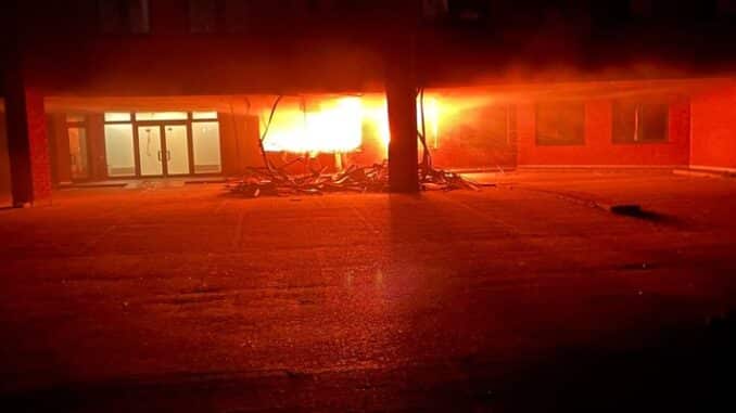 FW Düren: Brand einer Dürener Zahnarztpraxis