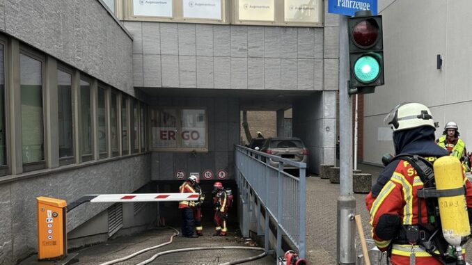 FW Düren: Brand in einer Tiefgarage in der Innenstadt