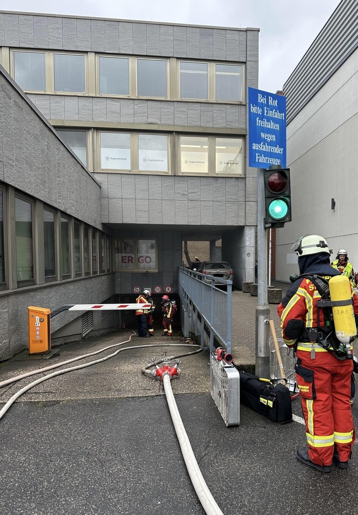 FW Düren: Brand in einer Tiefgarage in der Innenstadt
