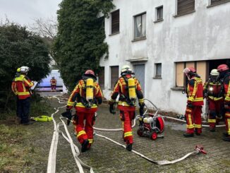 FW Düren: FW Düren: Zimmerbrand in Düren-Niederau