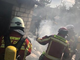 FW Düren: Gartenhaus im Vollbrand