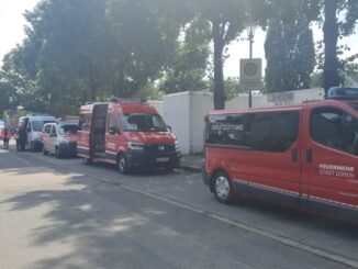 FW Düren: Großeinsatz für Feuerwehr und Rettungsdienst in Dürener Gesamtschule