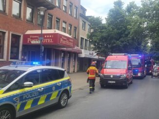 FW Düren: Innenstadt: Zimmerbrand im Dachgeschoss