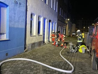 FW Düren: Morgentlicher Wohnhausbrand