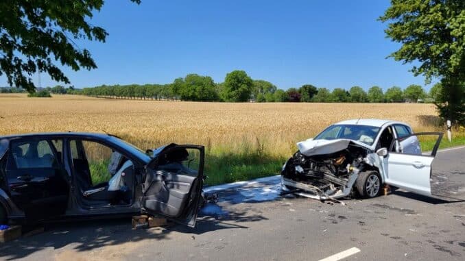 FW Düren: Schwerer Verkehrsunfall mit zwei schwer verletzten Patienten auf der L13