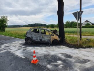 FW Düren: Schwerer Verkehrsunfall zwischen Birgel und Gey