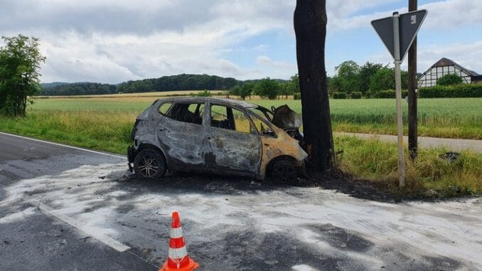 FW Düren: Schwerer Verkehrsunfall zwischen Birgel und Gey