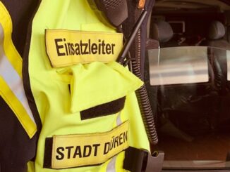 FW Düren: Starke Rauchentwicklung durch Garagenbrand