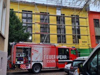 FW-E: Arbeitsunfall auf Baustelle - Arbeiter stürzt in die Tiefe