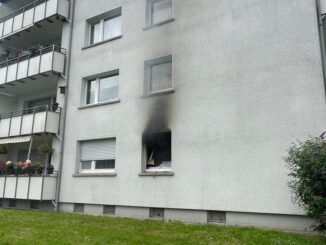 FW-E: Ausgedehnter Küchenbrand in einem Mehrfamilienhaus - keine Verletzten