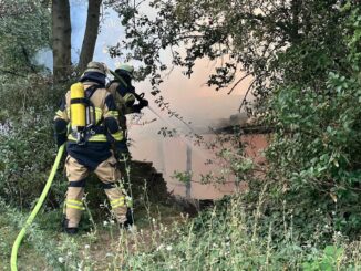 FW-E: Brand einer abgelegenen Hütte - schwierige Zuwegung für die Einsatzkräfte