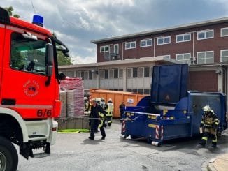 FW-E: Brand in Müllsammelstelle des Universitätsklinikums-Essen - keine Verletzten