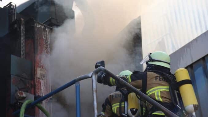 FW-E: Brand in einem Industriebetrieb - keine Verletzten