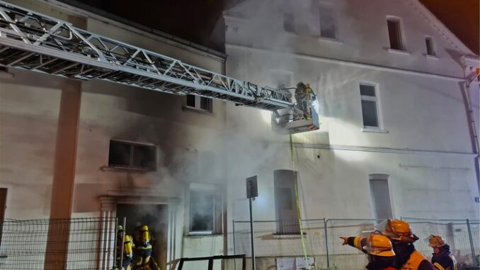 FW-E: Brand in einem leer stehenden Gebäude - keine Verletzten