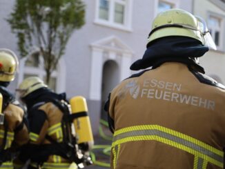 FW-E: Brand in einer Unterkunft für Geflüchtete - zwei verletzte Personen