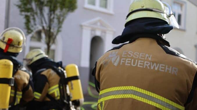 FW-E: Brand in einer Unterkunft für Geflüchtete - zwei verletzte Personen