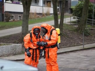 FW-E: Epoxidharz sorgt für umfangreichen Einsatz der Feuerwehr- keine Verletzten