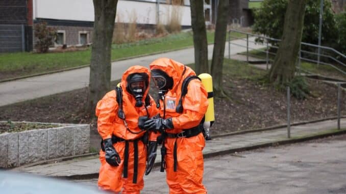 FW-E: Epoxidharz sorgt für umfangreichen Einsatz der Feuerwehr- keine Verletzten