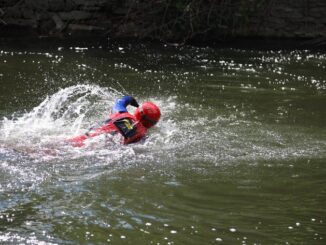 FW-E: Feuerwehr Essen und Feuerwehr Bochum retten 10-Jährigen aus der Ruhr - Wasserrettungseinsatz an der Stadtgrenze