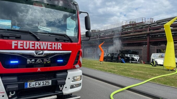FW-E: Foodtruck geht auf Zollverein in Flammen auf - eine Person verletzt
