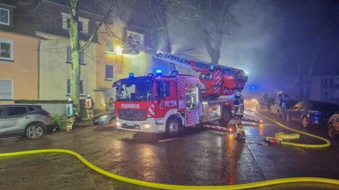 FW-E: Kellerbrand in Mehrfamilienhaus - Rauchmelder verhindern Schlimmeres