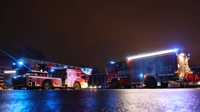 FW-E: Kellerbrand in einem Mehrfamilienhaus - Treppenraum verraucht