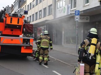 FW-E: Küchenbrand in einem asiatischen Restaurant - keine Verletzten