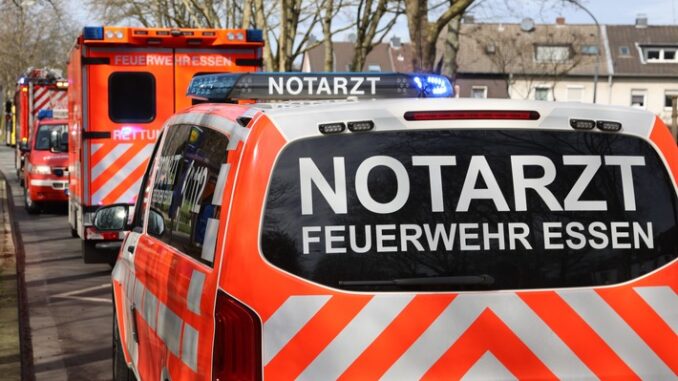 FW-E: Notbremsung eines Linienbusses - mehrere verletzte Personen