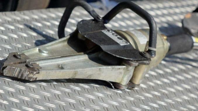 FW-E: PKW stürzt von Parkhausdach - zwei Tote
