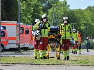 FW-E: Propangasflasche explodiert bei Bauarbeiten - 30 Verletzte, große MANV - Übung im Steag-Heizkraftwerk in Essen