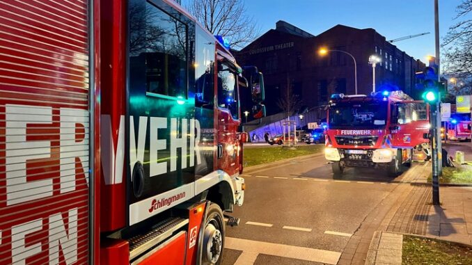 FW-E: Rauchentwicklung in U-Bahnhaltestelle Berliner Platz - Zwei Mitarbeiter verletzt