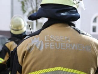 FW-E: Rauchmelder detektiert Brand in Küche und alarmiert Bewohner, keine Verletzten