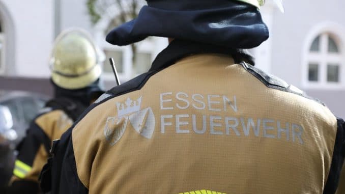 FW-E: Rauchmelder detektiert Brand in Küche und alarmiert Bewohner, keine Verletzten