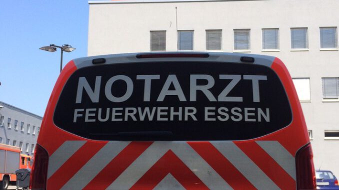 FW-E: Verkehrsunfall mit vier beteiligten PKW - mehrere Personen verletzt
