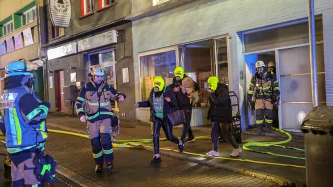 FW-E: Wohnungsbrand im Stadtkern - Rettung in letzter Sekunde