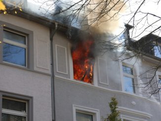 FW-E: Wohnungsbrand in einem Mehrfamilienhaus-Keine Verletzten