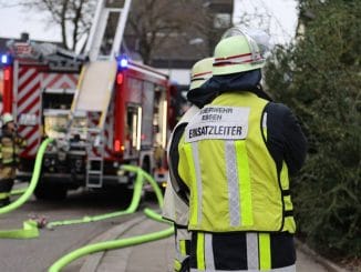 FW-E: Zimmerbrand in einem Mehrfamilienhaus - keine Verletzten