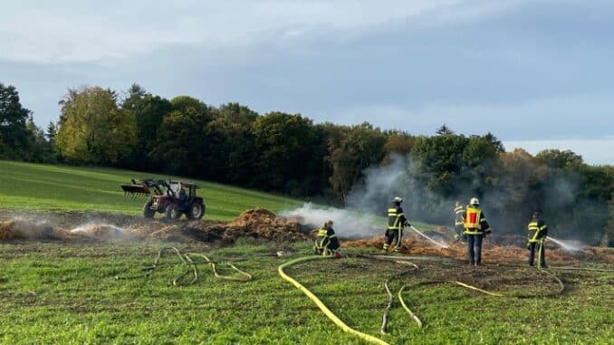 FW-EN: Anstrengende Nacht und Morgen für die Feuerwehr - Strohballen brannten am Ahlenberg in voller Ausdehnung! - Zwei weitere Containerbrände!