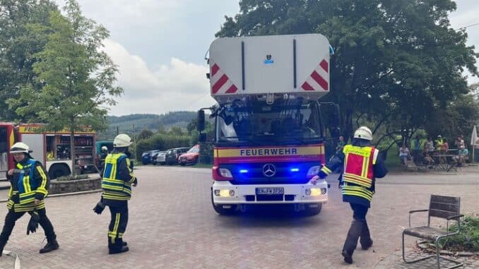 FW-EN: Ausgelöste Brandmeldeanlage entwickelt sich zum Großeinsatz - Einsatzübung der Hattinger Feuerwehr