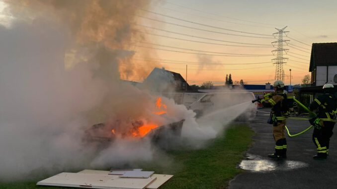 FW-EN: Baucontainer brannte in voller Ausdehnung