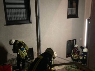 FW-EN: Brand im Gebäude - Feuerwehr Hattingen mit Großaufgebot im Einsatz