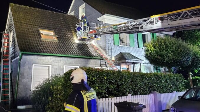 FW-EN: Brand in Zwischendecke