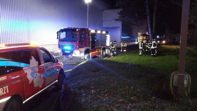 FW-EN: Brand in einem Industriebetrieb