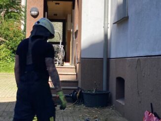 FW-EN: Brand in einer Wohnung - Mieter verletzt