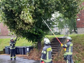 FW-EN: Brennender Container in der Nacht und Gefahrenbaum