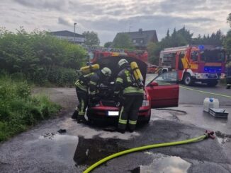 FW-EN: Brennender PKW in Grundschöttel