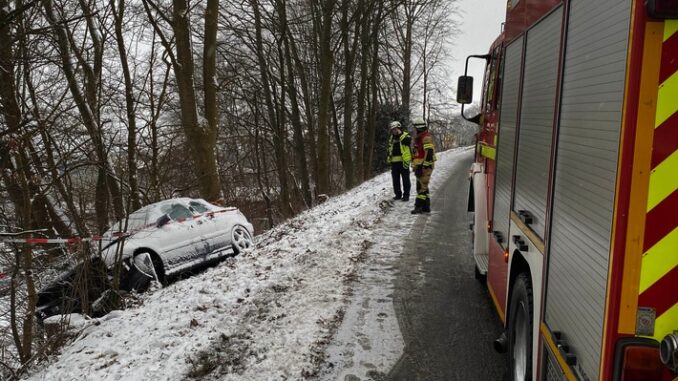 FW-EN: Drei Einsätze am Wochenende: Gasaustritt am Wagnerweg und Fahrzeug gegen Baum an der Wittener Landstraße