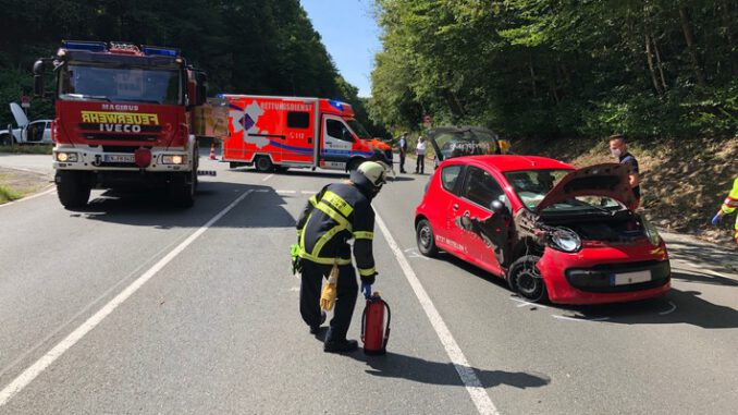 FW-EN: Eine Person bei Verkehrsunfall schwer verletzt - Feueralarm im Anschluss